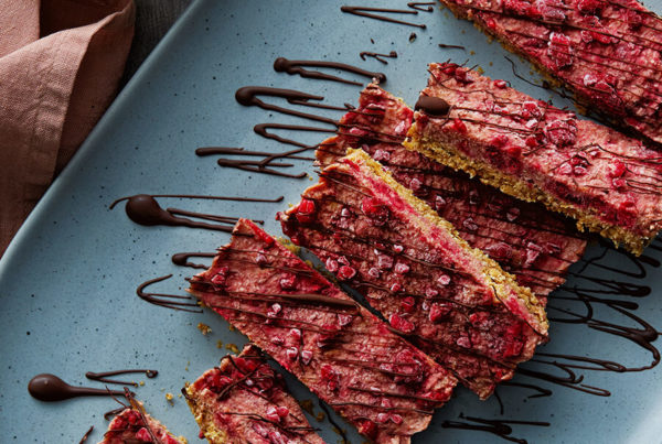 https://igav3-metcdn-com.global.ssl.fastly.net/content/uploads/sites/5/2019/10/02155927/Post-Feature-Image-Choc-rasp-slice.jpg
